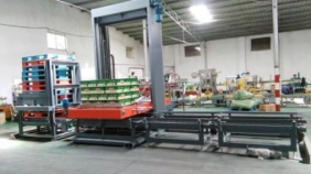 Gantry side palletizer